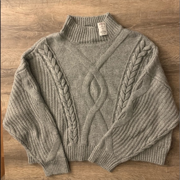 Elizabeth and James Sweaters - Elizabeth and James Sweater - ❣️Host Pick ❣️